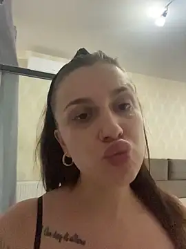 צ'אט XXX בשידור חי של CrazyBhonnieX