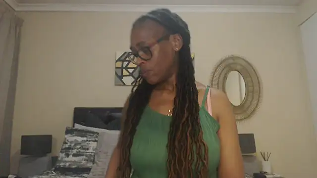 Chat +18 de Creamyass22 ao vivo