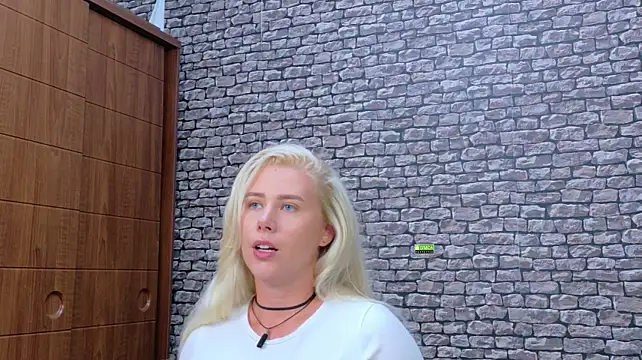 CuteBlondeMe XXX чат на живо