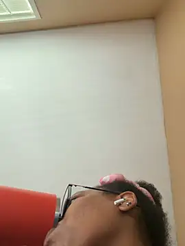 caramelkissss' Live XXX Chat