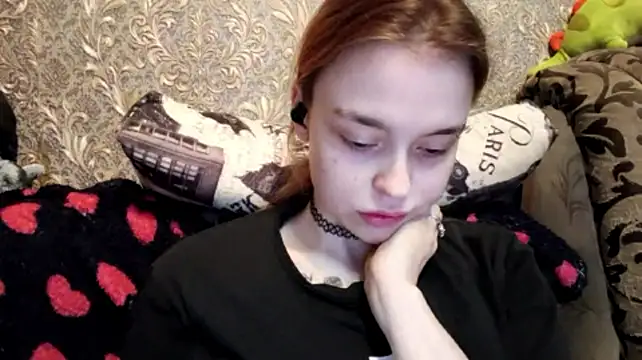 CaraDelevingnee Chat XXX in diretta
