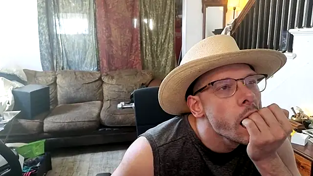 MasterDaddyCool Show in webcam