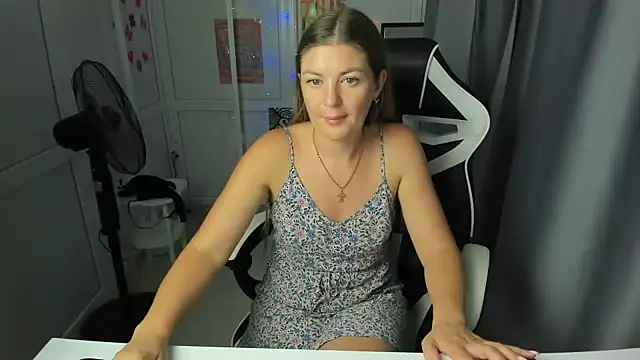 MiaSummerr_'s Live XXX Chat