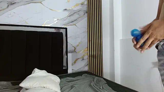 Pertunjukan Kamera Web FerneyManti
