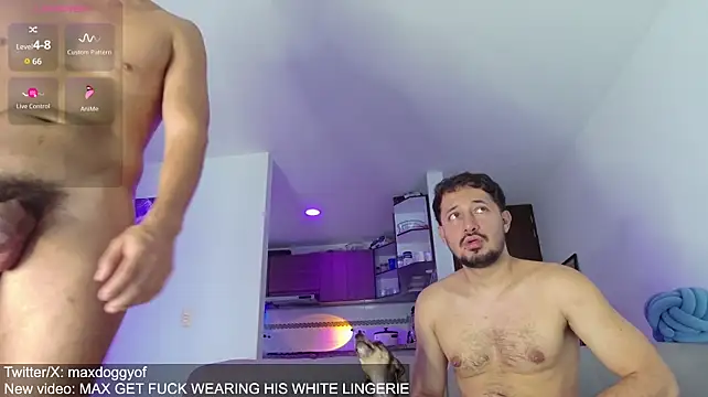 maxdoggy1: διαδικτυακό σόου στην κάμερα