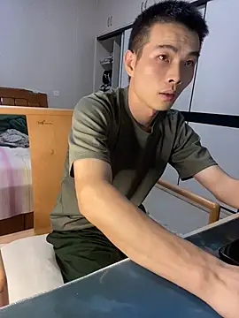 gutou001 Adlı Modelin Canlı XXX Sohbeti