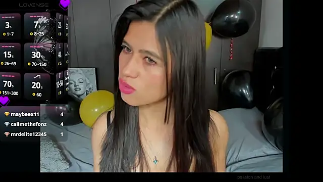 LatinaQueen23's Live XXX Chat