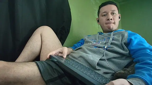 sweet_cock28 Show in webcam