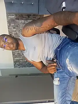 IsiahMaxwell 现场XXX聊天