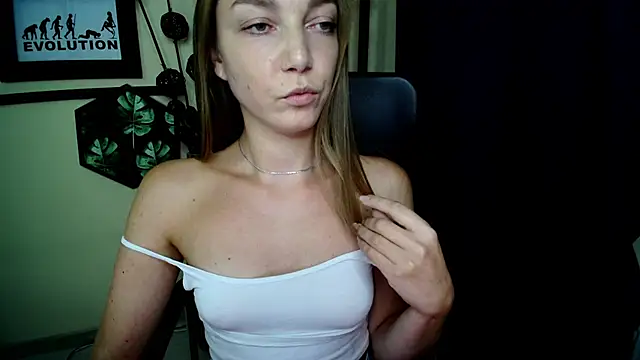 XXX chat uživo modela EmillyPlay