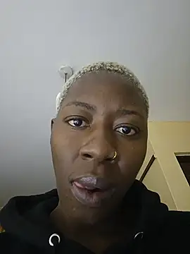 SquirtQueen16's Live XXX Chat