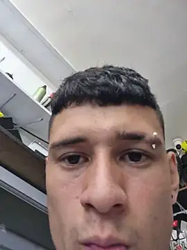 aronmax_ Show in webcam