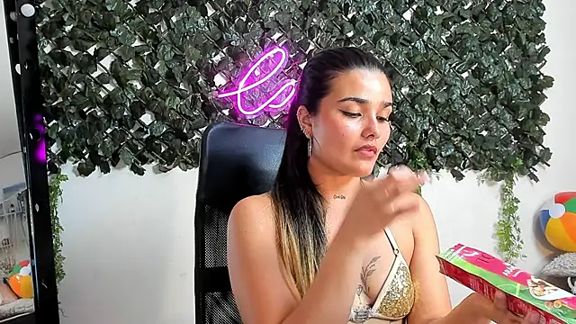 DestinyHills Live XXX Chat