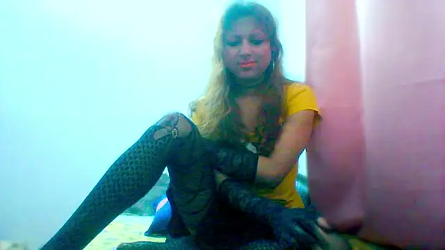 Show de MmmMoniikaBabie na webcam
