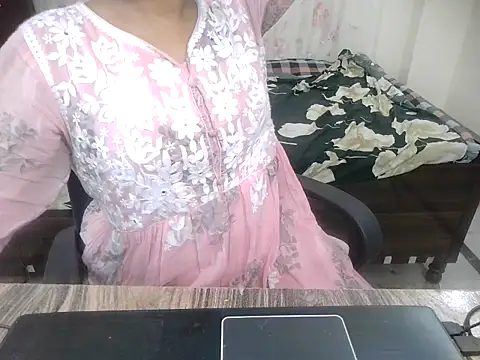 Bold-Divya1's Live XXX Chat