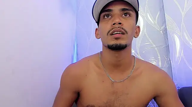 DrakeFoxx Show in webcam