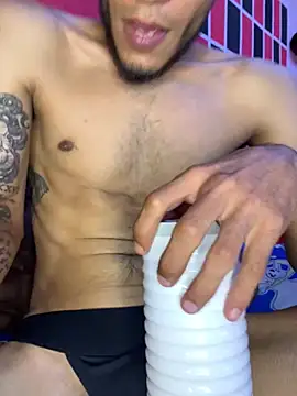 tanned_boy Adlı Modelin Web Kamerası Şovu