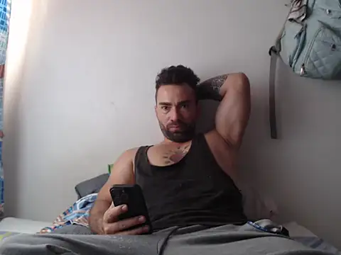Show modela urbanbeard na web-kameri