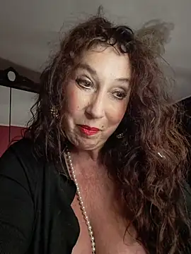 GypsyEsmeralda Show in webcam