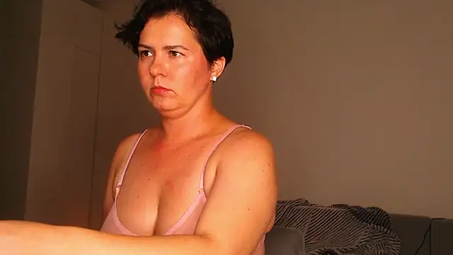 M1ssShyMira – Kamerová šou