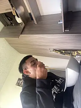 Taylor_DiamondBoy élő XXX-chatje