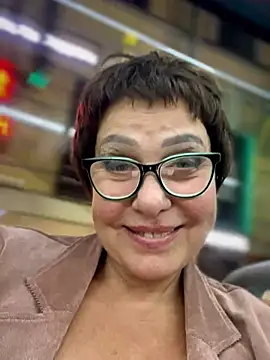 צ'אט XXX בשידור חי של bettybutter_