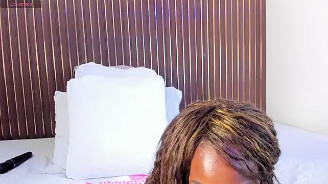 mia_pineda 现场XXX聊天