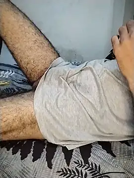 Mr_Hotyy: διαδικτυακό σόου στην κάμερα