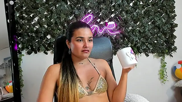 DestinyHills Live XXX Chat