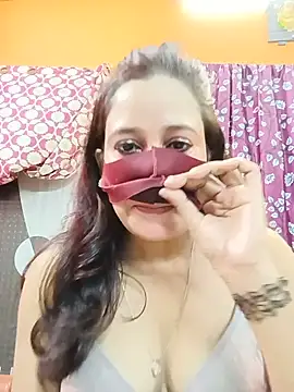 Živý XXX chat Hotpuja25