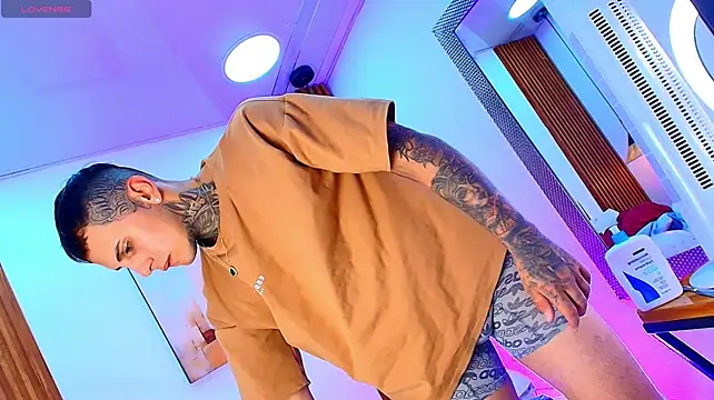 Liam_Ink Live XXX Chat