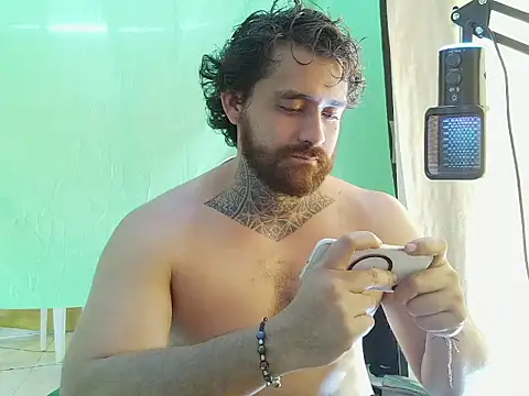 aronmiller404's Live XXX Chat