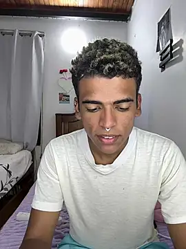 צ'אט XXX בשידור חי של PrincesLeo