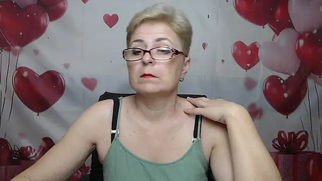 EmiliaGree XXX чат на живо