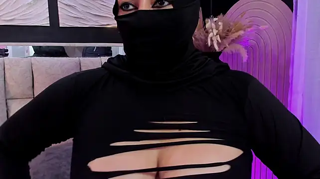 Chat +18 de Qamar_Khalifa ao vivo