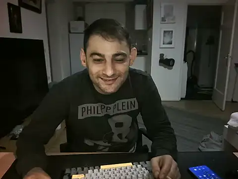 Онлайн чат XXX mihaimichael