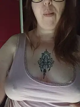 Chat +18 de Nennytta ao vivo