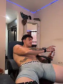 strongboy_ 即時 XXX 聊天