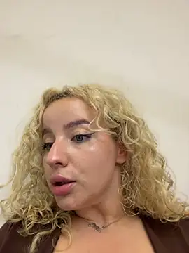 XXX chat uživo modela Khalee_syyy