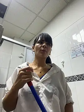 LuxeBrunetteXXX – Naživo XXX chat