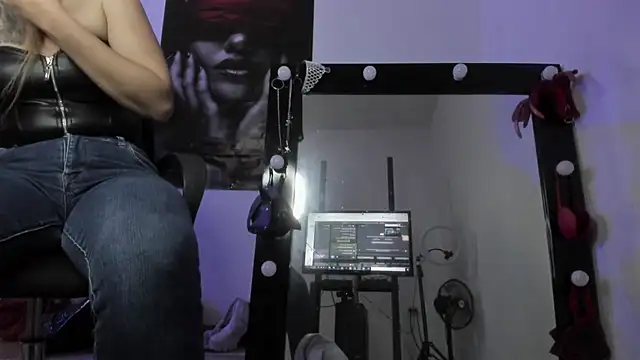 Sarah_Mistress_ Chat XXX live