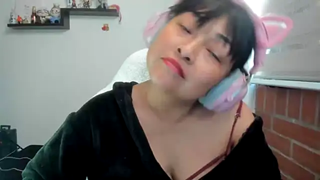 Živý XXX chat Shaddycute_
