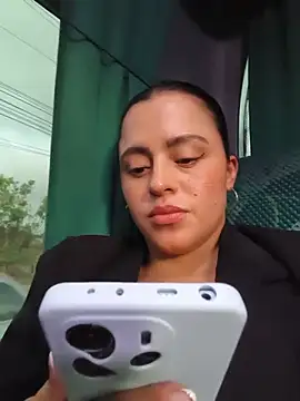 Chat +18 de Luna_Rose1 ao vivo