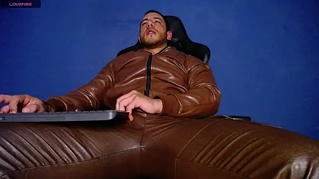 Maxxxpowerful – webcam-show