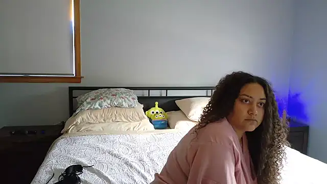 honeeyyy_pot's Webcam Show