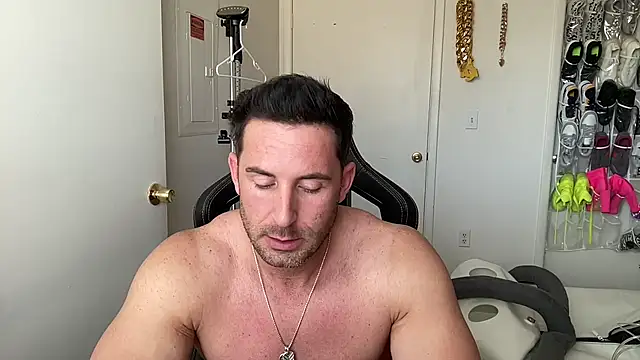 brettmycles28: διαδικτυακό σόου στην κάμερα