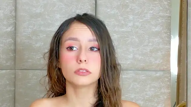 Sarah-Grace Live XXX Chat