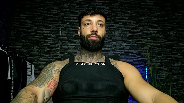 MasculineGuy99 网络视讯表演