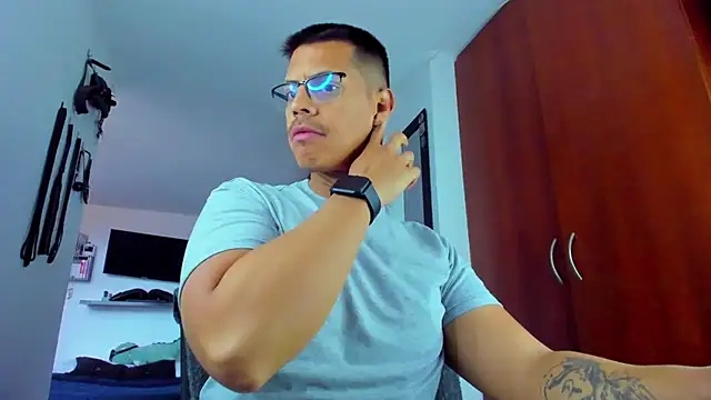_John_Boy_ Show in webcam