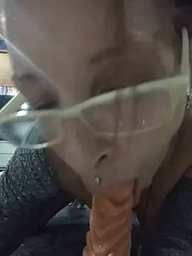 FrozenWaffle élő XXX-chatje
